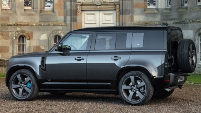 2022-land-rover-defender-v8-cost-image