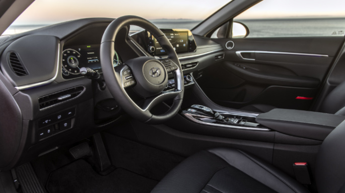 2023-hyundai-sonata-hybrid-int