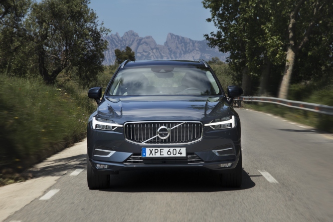 2019-volvo-xc60-image-2