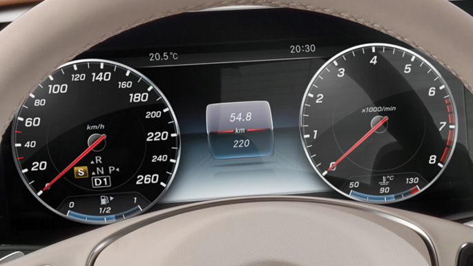 2017-mercedes-benz-e-class-fuel-image
