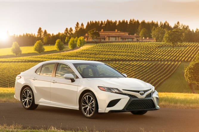 2019-toyota-camry-image-1
