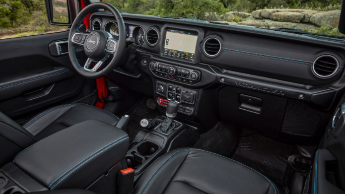 2023-jeep-wrangler-4xe-int