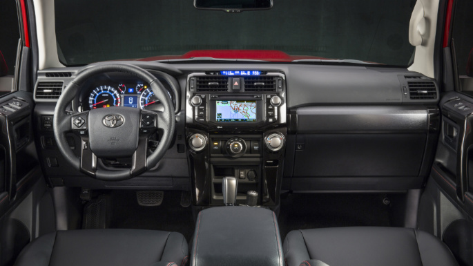 2017-toyota-4runner-int