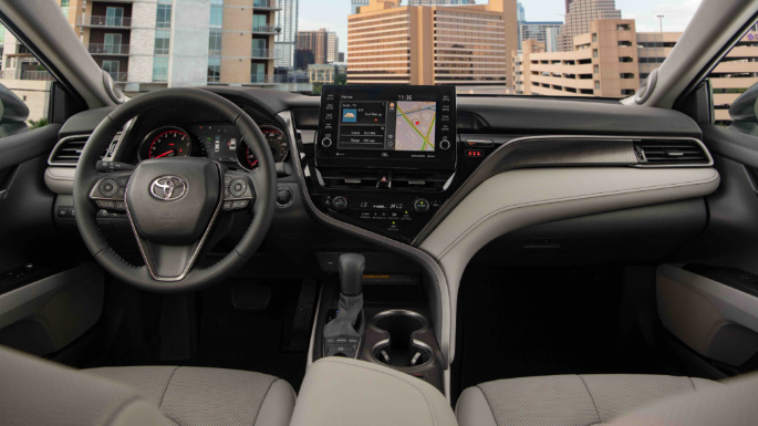 2023-toyota-camry-int
