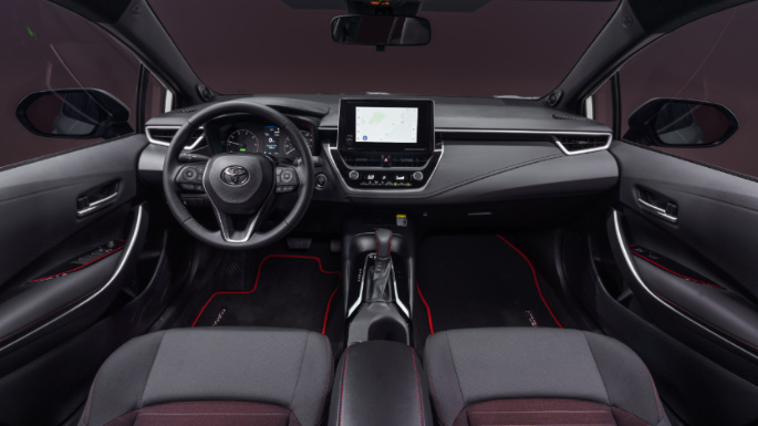 2023-toyota-corolla-hybrid-int