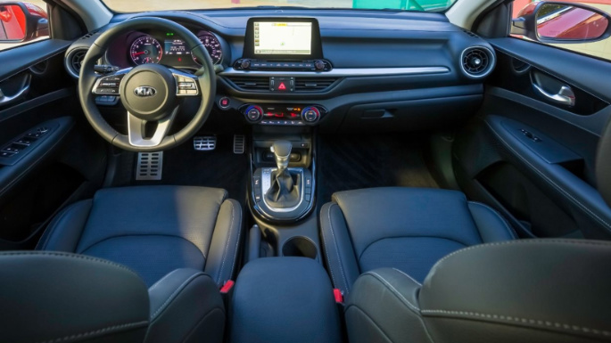 2019-kia-forte-int