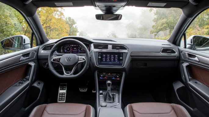 2023-volkswagen-tiguan-int