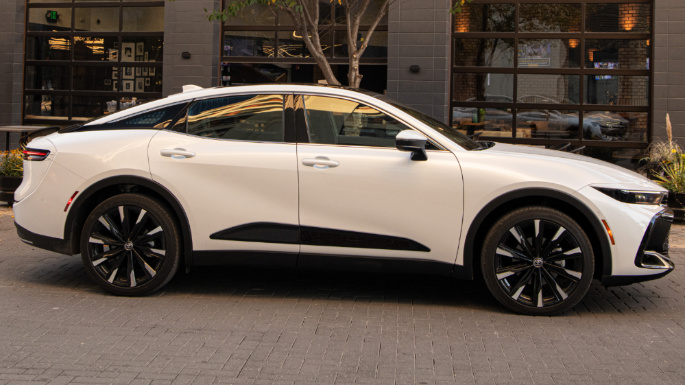 2023-toyota-crown-cost-image