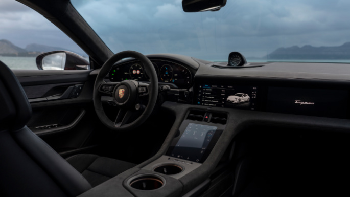 2022-porsche-taycan-sport-turismo-int
