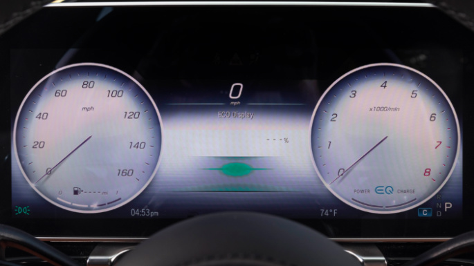 2022-mercedes-benz-s-class-fuel-image