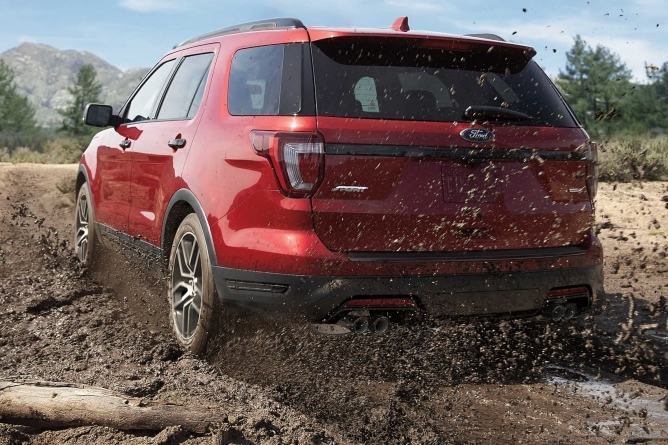 2019-ford-explorer-image-11