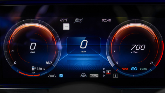 2021-mercedes-benz-e-class-fuel-image