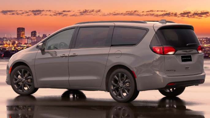 2020-chrysler-pacifica-overview-image
