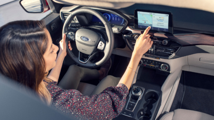 2020-ford-escape-hybrid-int