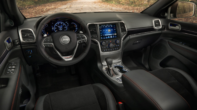 2014-2018-jeep-grand-cherokee-int