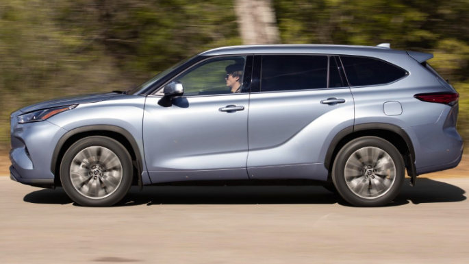 2021-toyota-highlander-image-3