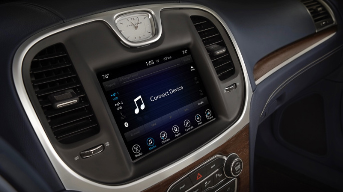 2021 Chrysler 300 Review Tech Level