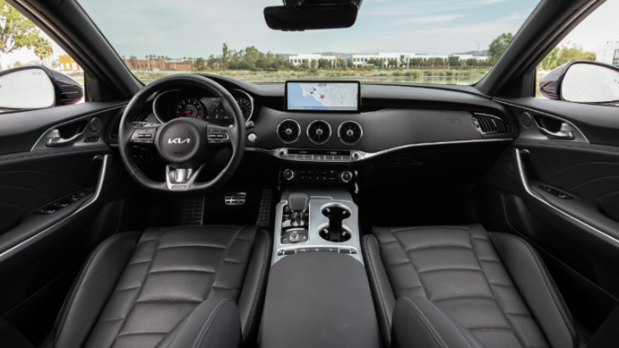 2023-kia-stinger-int