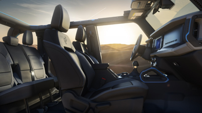 2023-ford-bronco-int2