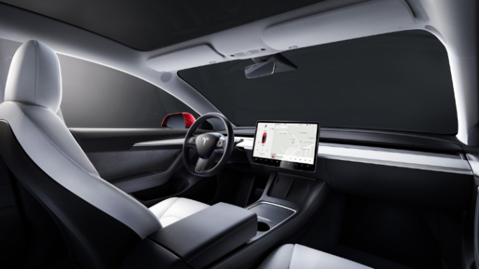 2022-tesla-model-3-int