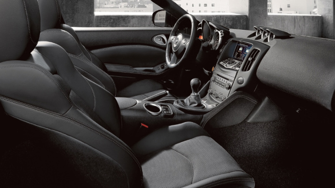 2020-nissan-370z-int