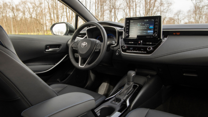 2020-toyota-corolla-int