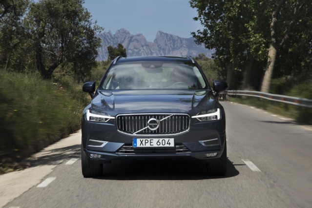 2019-volvo-cx60-exterior1
