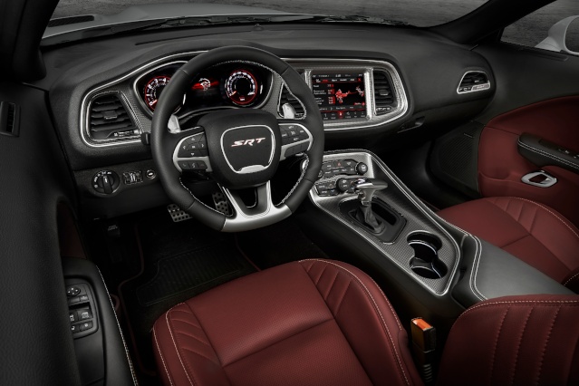 2019-dodge-challenger-interior2