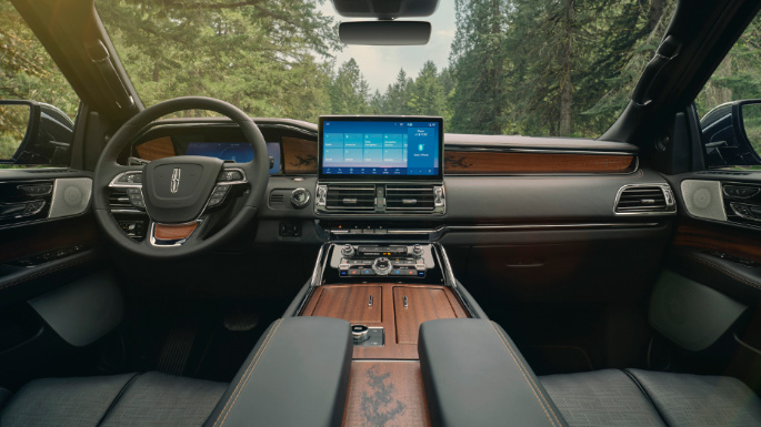 2023-lincoln-navigator-int