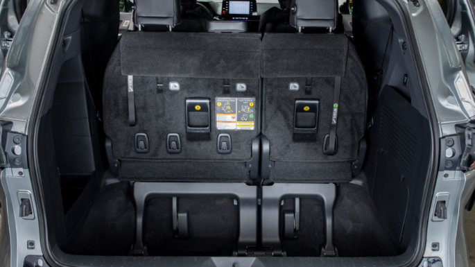 2023-toyota-sienna-practicality-image