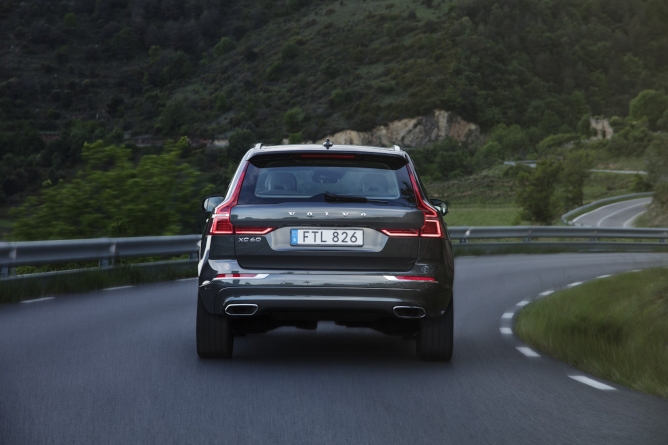 2019-volvo-xc60-image-3
