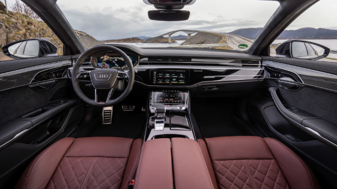 2023-audi-a8-int