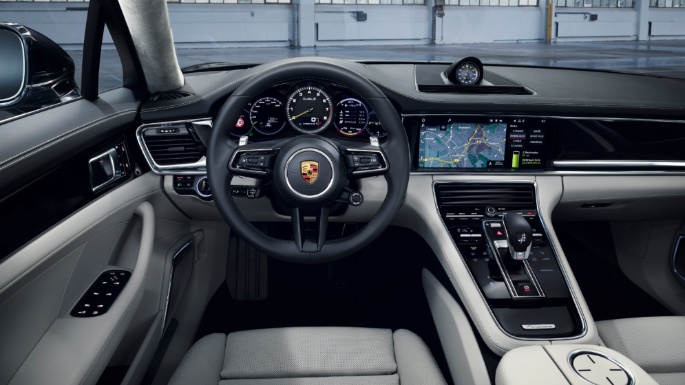 2021-porsche-panamera-int