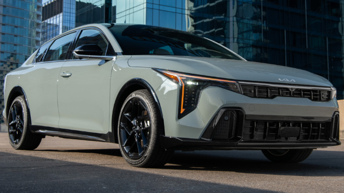 2025 Kia K4 Front Right Side (Styling)