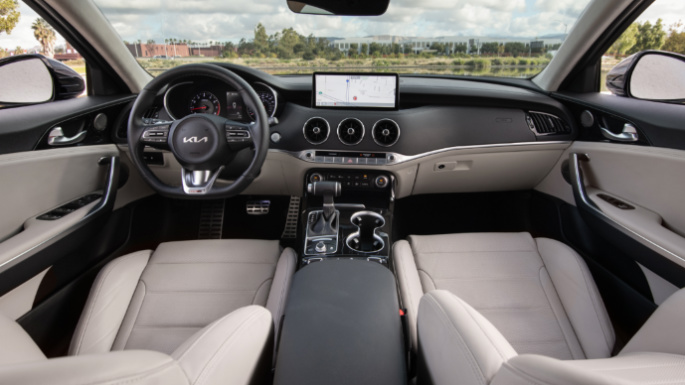 2022-kia-stinger-int