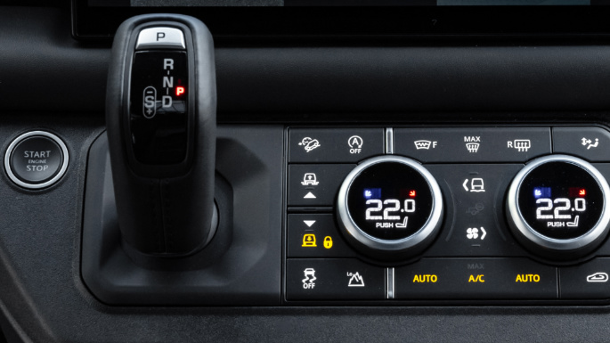 2022-land-rover-defender-v8-image-14