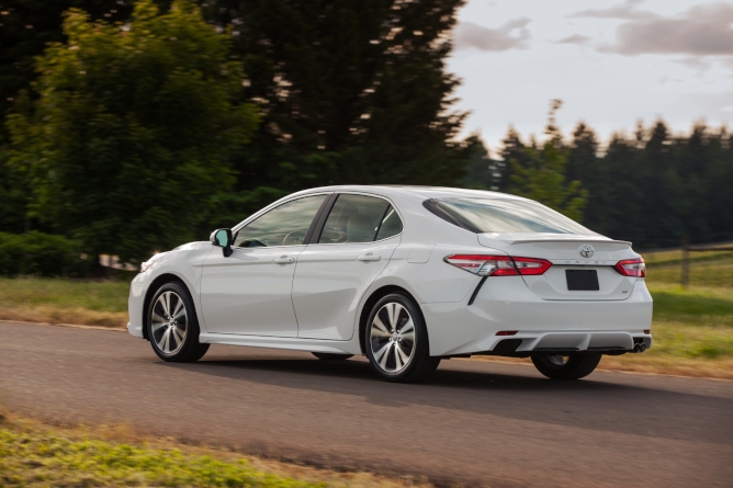 2019-toyota-camry-image-4