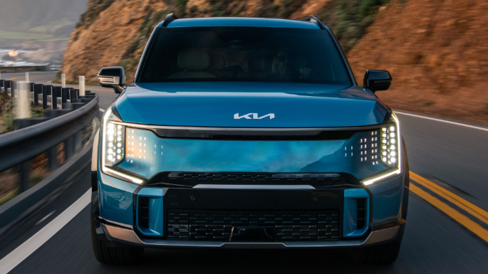 2024 Kia EV9 Front (Value)