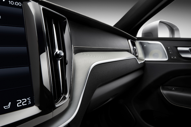 2019-volvo-xc60-image-12