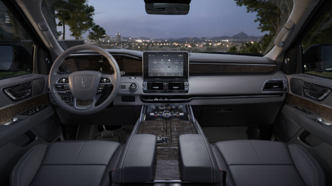 2021-lincoln-navigator-int