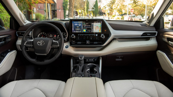 2022-toyota-highlander-int