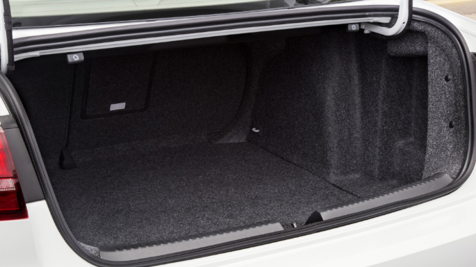 2017-volkswagen-jetta-practicality-image