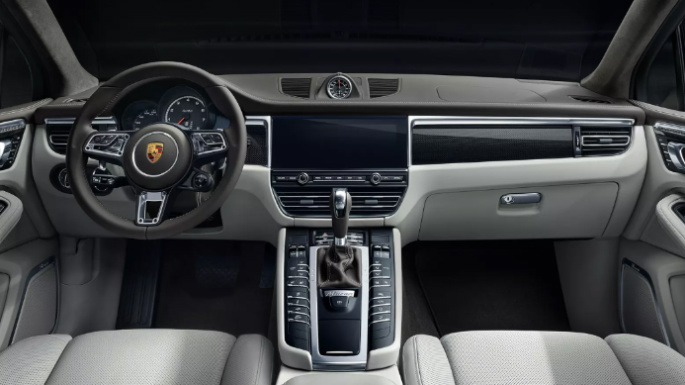 2021-porche-macan-int