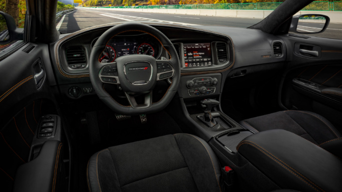 2022-dodge-charger-int