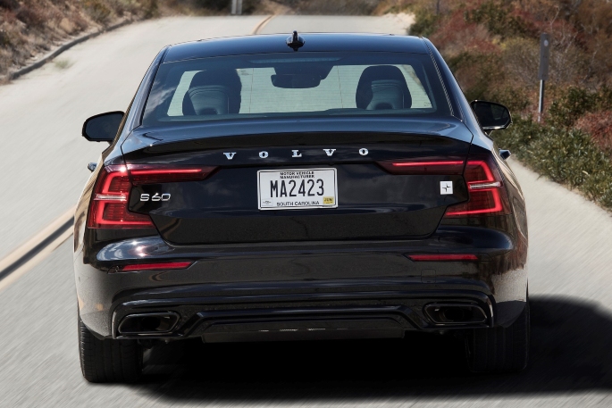2019-volvo-s60-image-5
