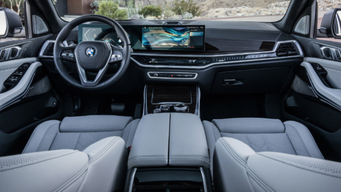 2025 BMW X5 Interior