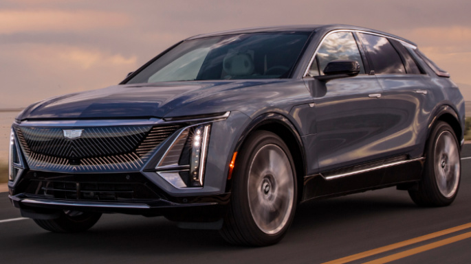 2024 Cadillac Lyriq Driving (Driving)