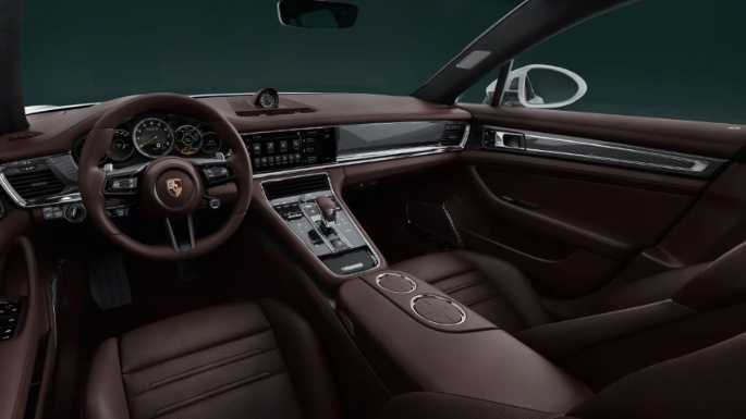 2022-porsche-panamera-int