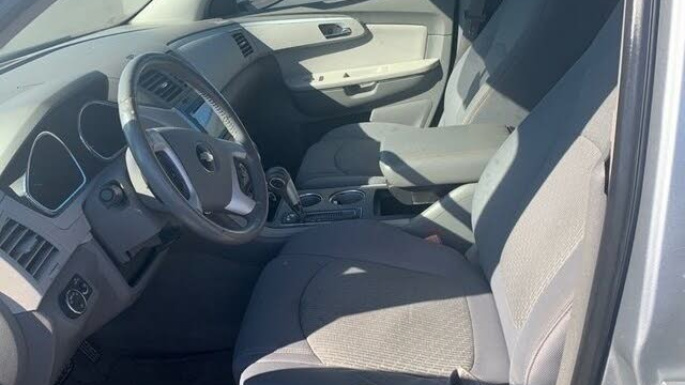 2009-chevrolet-traverse-int