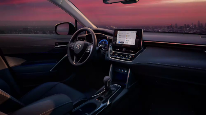2023-toyota-corolla-cross-int